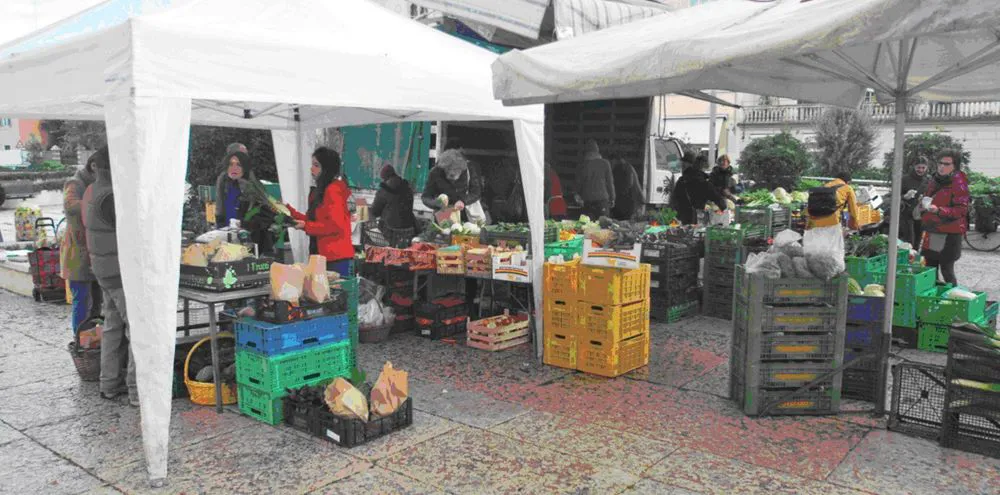 Mercato  in Piazza Orti di Spagna Verona
